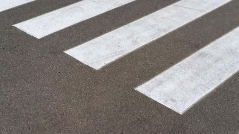 Bądź widoczny po zmroku – Twoje bezpieczeństwo na drodze!