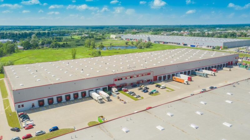 Wynajem centrum logistycznego w Warszawie i jego znaczenie biznesowe