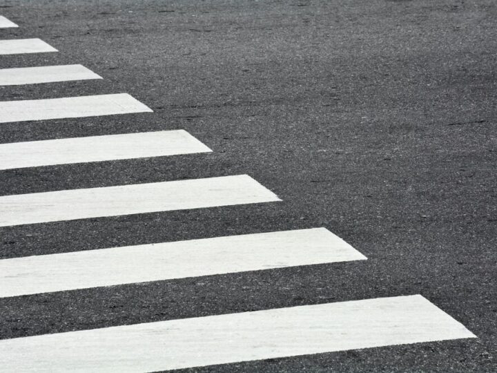 Bezpieczniejsze przejścia na Słomińskiego dzięki nowej sygnalizacji przy parku Traugutta