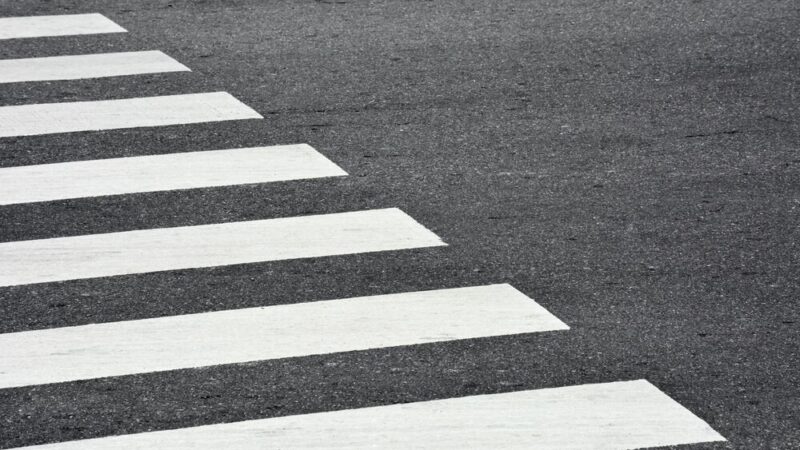 Bezpieczniejsze przejścia na Słomińskiego dzięki nowej sygnalizacji przy parku Traugutta