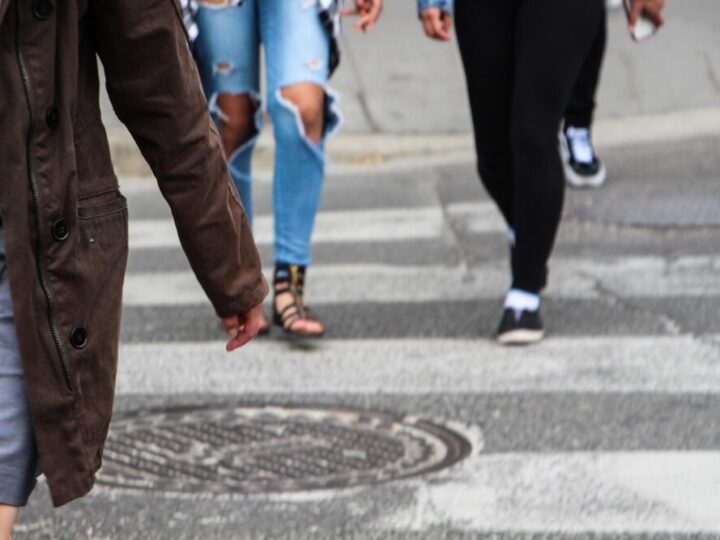 Bezpieczniej na Woli: Nowe sygnalizacje dla pieszych i rowerzystów