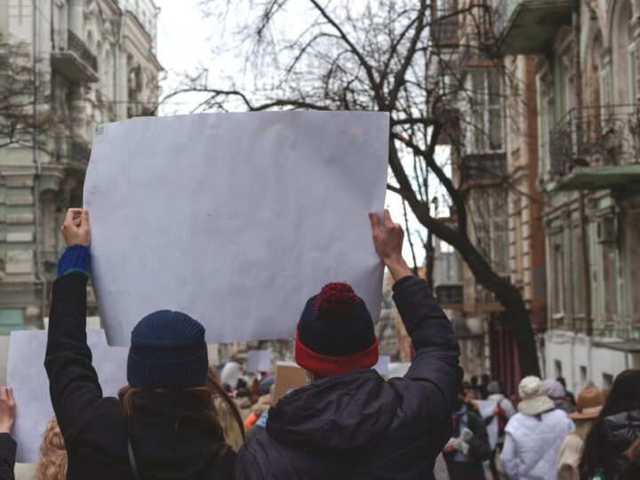 Rolnicy w Warszawie protestują: Policja w akcji dla bezpieczeństwa