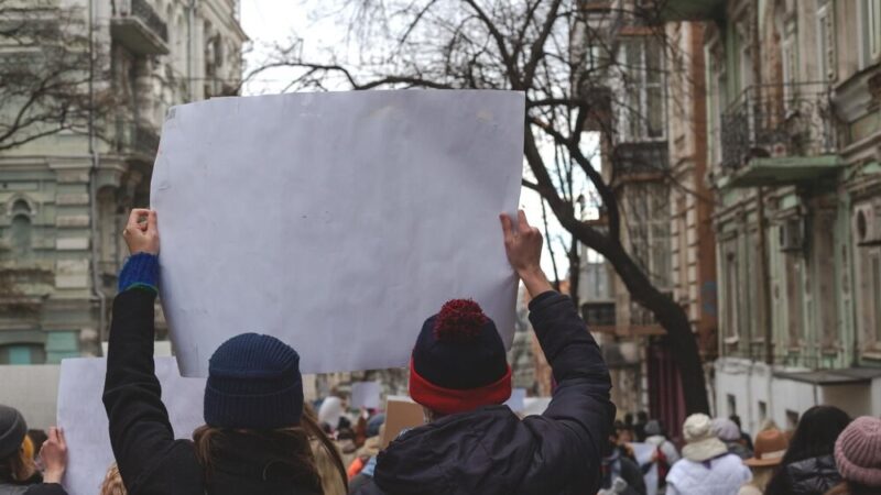 Rolnicy w Warszawie protestują: Policja w akcji dla bezpieczeństwa