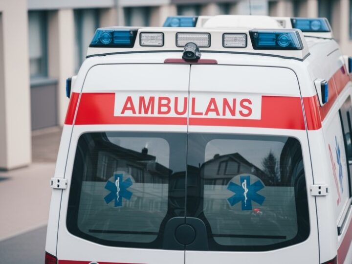 Mężczyzna w ziemiance uratowany przez straż miejską w sercu Warszawy