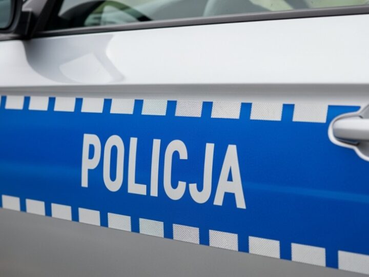 Nocny chaos w Nasielsku: Mężczyzna zniszczył samochody na ulicy Kościuszki