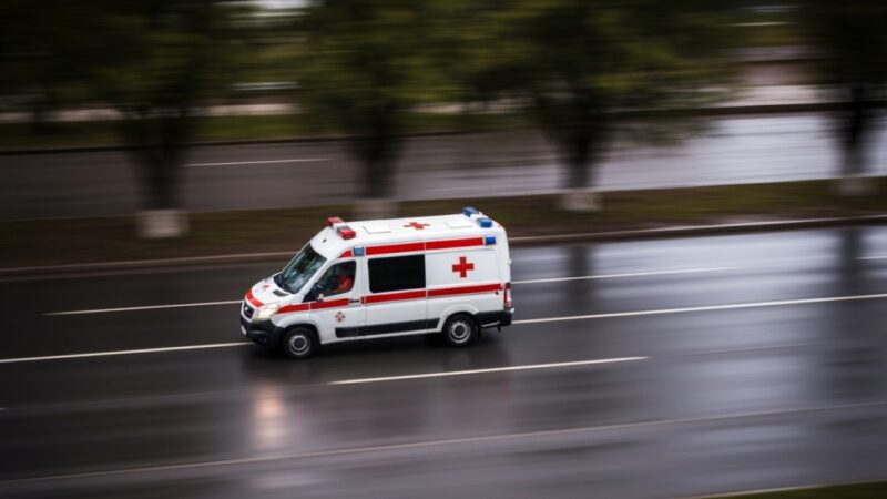 Zimowe niebezpieczeństwo: jak chronić się przed lodowymi soplami?