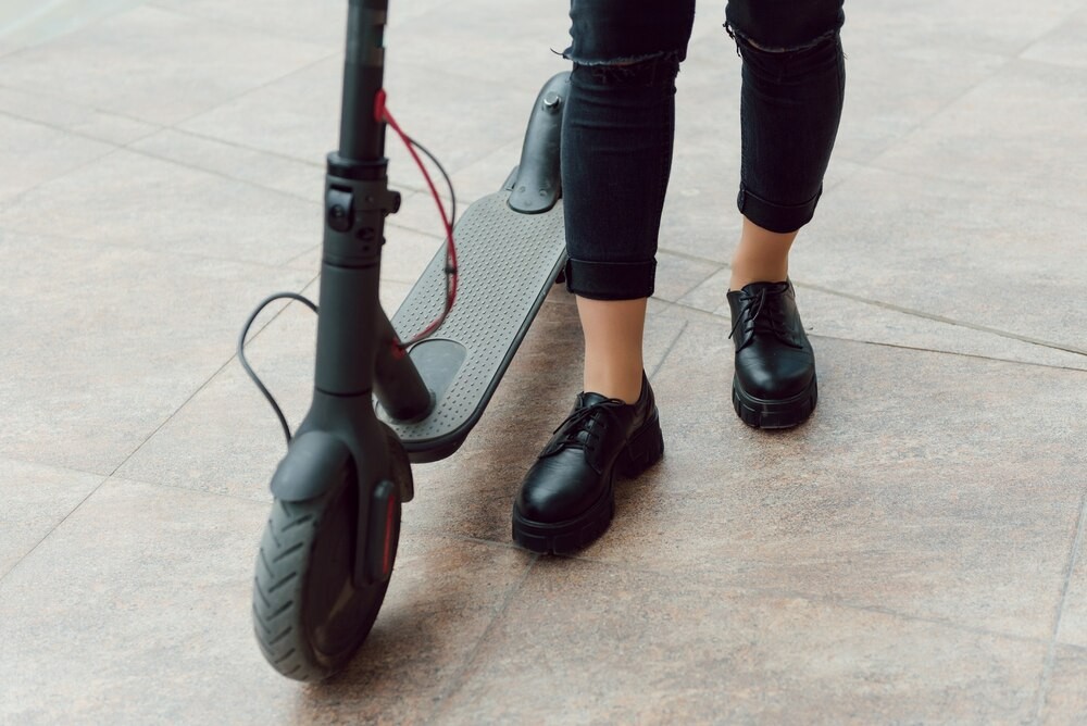 Nastolatek w ciężkim stanie po wypadku na hulajnodze w Żyrardowie