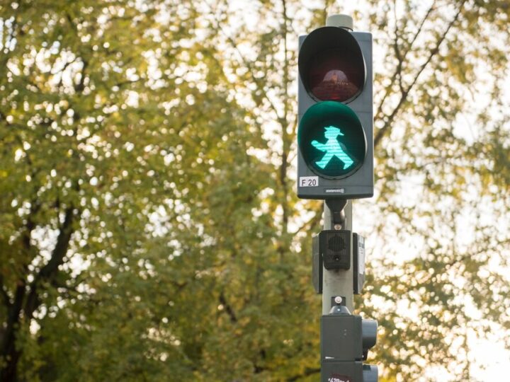 Bezpieczeństwo na drodze: Policja kontroluje pieszych i kierowców!