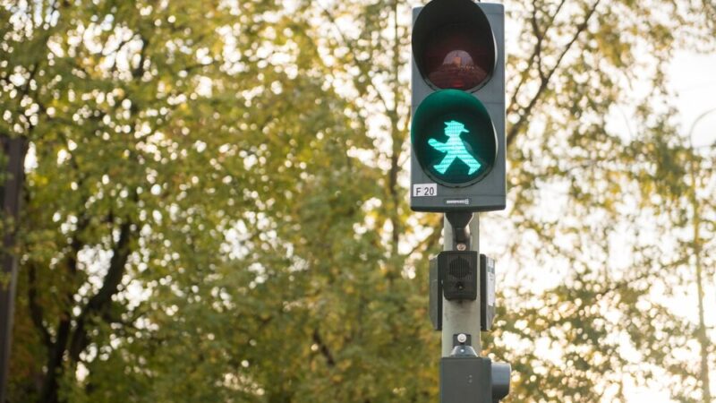 Bezpieczeństwo na drodze: Policja kontroluje pieszych i kierowców!