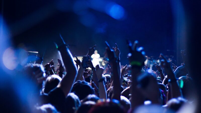 Muzyczna podróż przez pokolenia: Potańcówka w Murowance!