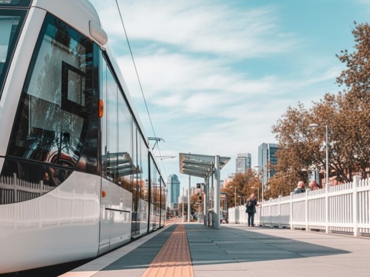 Nocne misje tramwajów Warszawy: 10 lat technologicznych innowacji na torach
