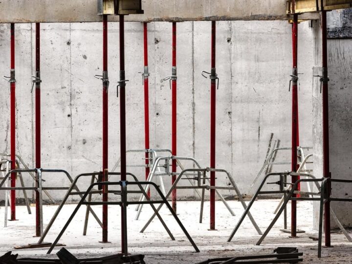 Rewitalizacja w Włochach: Nowe życie dla kamienicy przy ul. Sabały 23