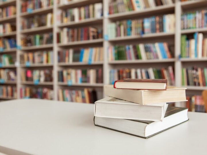 Filozoficzne odkrycia z Tomaszem Stawiszyńskim: Zgłębiaj „Ćwiczenia z dysonansu”