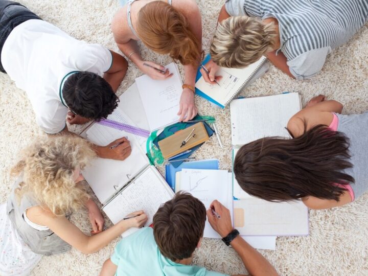 Studniówka w Ursusie: Emocje i Magia Poloneza w Technikum nr 8