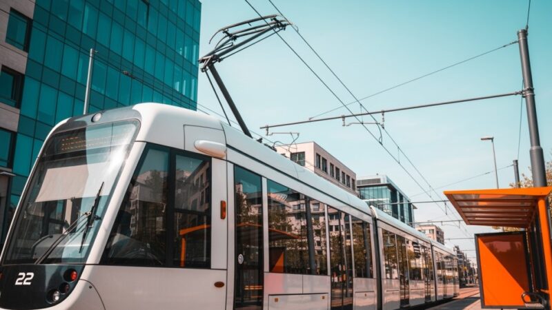 Tramwaje 13N: Nowe Życie dla Historycznych Pojazdów w Warszawie