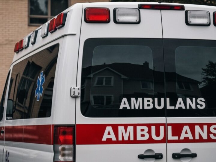 Strażnicy miejscy ratują zdezorientowaną seniorkę w mroźną noc