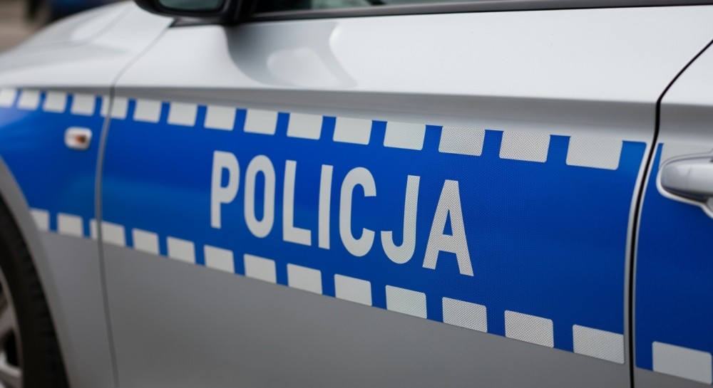 Złodziej z wózkiem w akcji: agresja na parkingu!