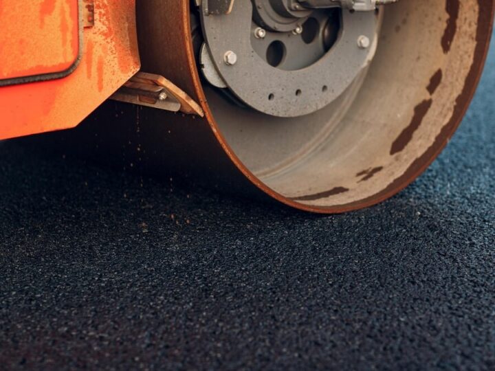 Chmielna po metamorfozie: nowa wizytówka Warszawy z zielenią i przestrzenią dla pieszych