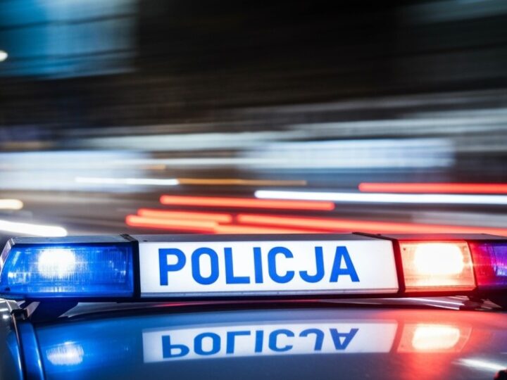 Bezpieczne kroki w Małocicach: Dzieci uczą się od policji