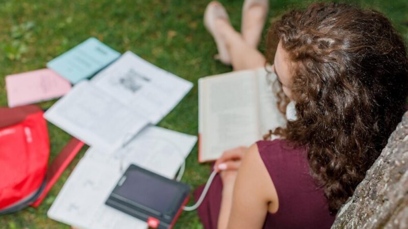 Edukacja przeciw hejtowi i cyberprzemocy wśród młodzieży