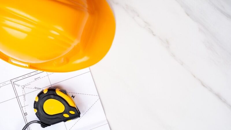 Zabytkowa kamienica na Saskiej Kępie odzyskuje blask po renowacji