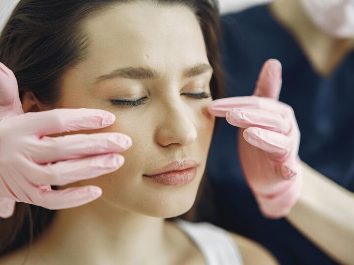 Jak wybrać klinikę medycyny estetycznej w Warszawie – na co zwrócić uwagę, zanim zapiszesz się na zabieg?