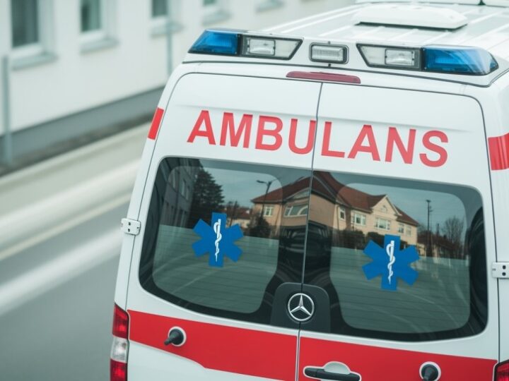 Bezpieczni seniorzy w Celestynowie: Policja edukuje o zagrożeniach i bezpieczeństwie na drodze