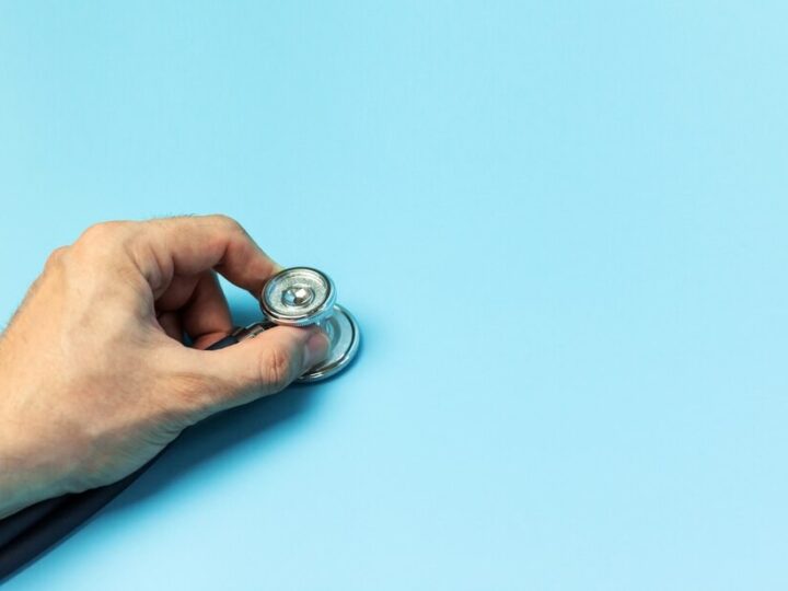 Bezpieczne kroki: Sierżant Borsuk uczy przedszkolaki w Wolicy