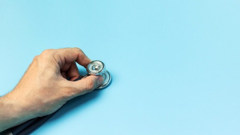 Bezpieczne kroki: Sierżant Borsuk uczy przedszkolaki w Wolicy