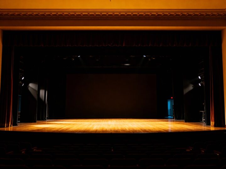 Eko-spektakl dla najmłodszych: zabawa z recyklingiem i żywiołami!