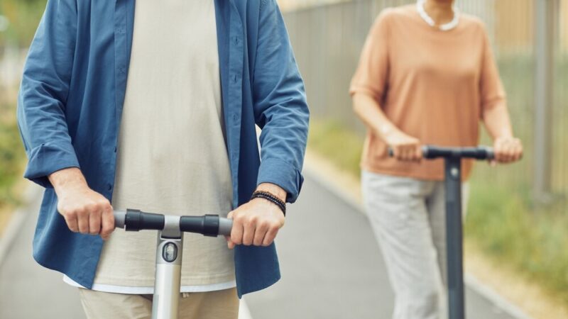 Hulajnoga, alkohol i mandat: jak uniknąć niebezpieczeństwa na drodze