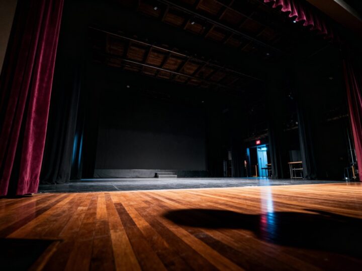 Radziwiłowicz ujawnia sekrety „Człowieka z marmuru” w Wawerskim Centrum Kultury