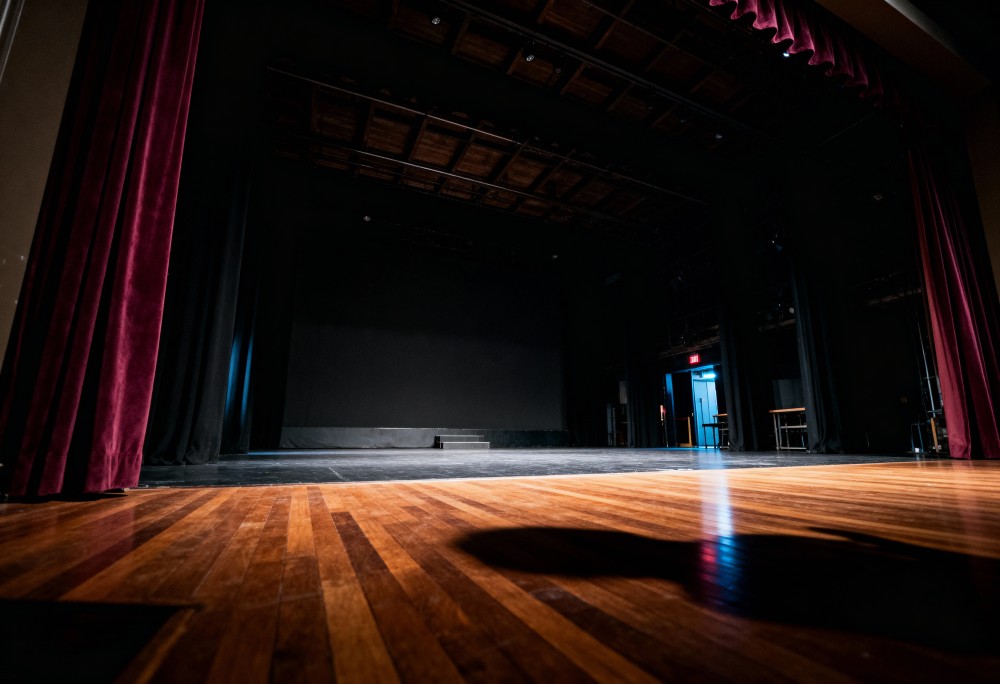 Radziwiłowicz ujawnia sekrety „Człowieka z marmuru” w Wawerskim Centrum Kultury