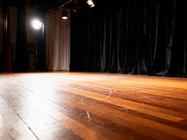 Młodzież w teatrze: Plenerowy projekt z patronatem Burmistrza Ochoty