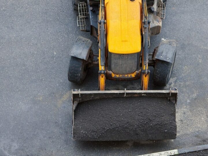 Al. Krakowska z nowym asfaltem: komfort jazdy wraca na prawe pasy!