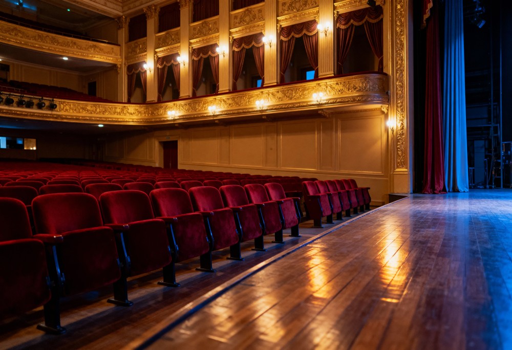 Młodzieżowy Teatr Ochoty: Kreatywność i Zaangażowanie w Warszawie