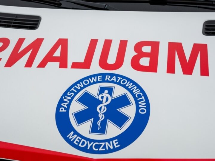 Pijana opiekunka w rękach policji: zagrożenie dla czterolatka w Karczewie