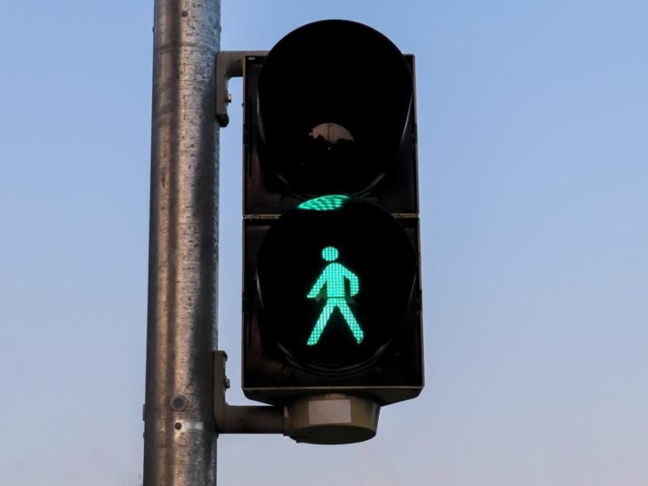 Pomogli seniorce bezpiecznie dotrzeć do domu