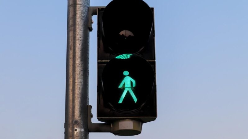 Pomogli seniorce bezpiecznie dotrzeć do domu