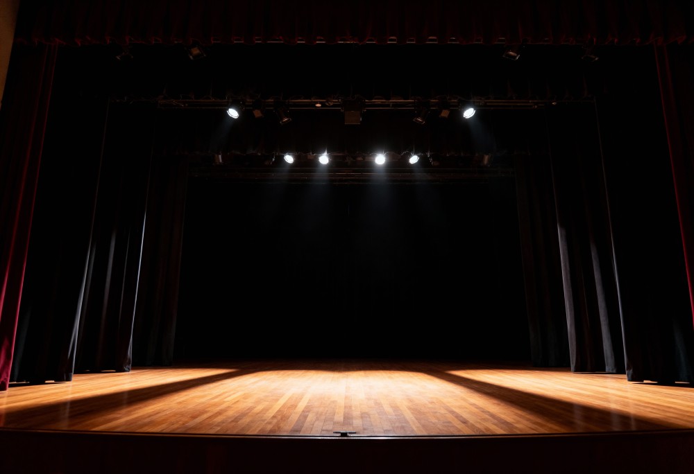 Majowe spektakle teatralne w bibliotekach Białołęki dla całej rodziny!