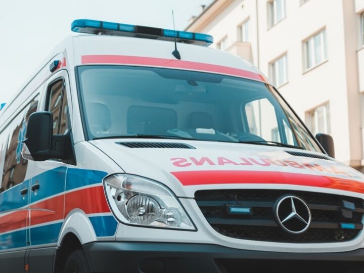 Błyskawiczna akcja ratunkowa po zasłabnięciu mężczyzny na ulicy