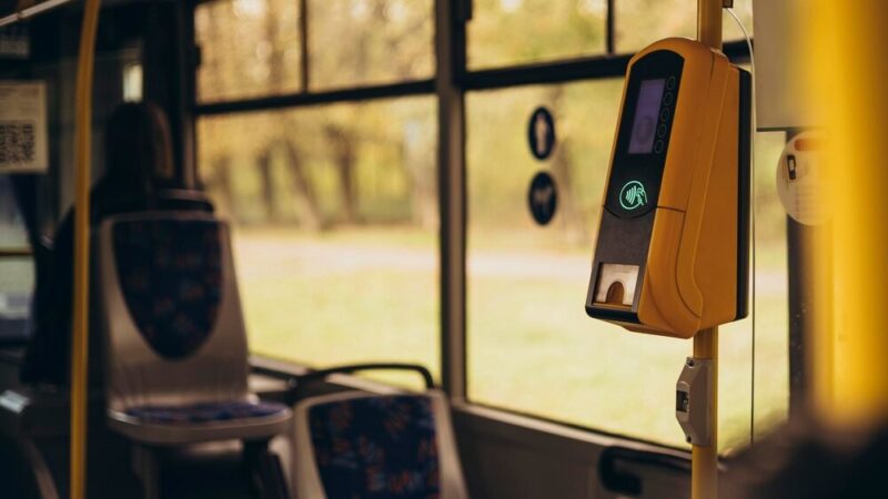 Nowe zasady ruchu na Ochocie – autobus 157 wraca na właściwą trasę!