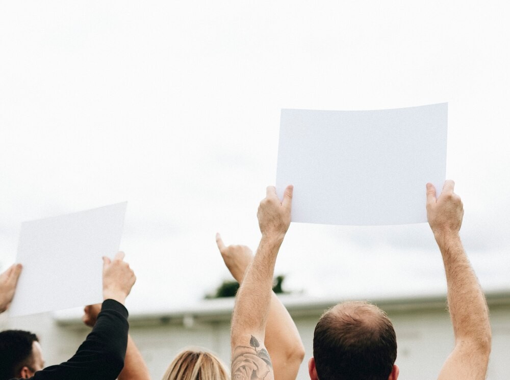 Bezpieczne przejście dla przedszkolaków podczas warszawskiego protestu