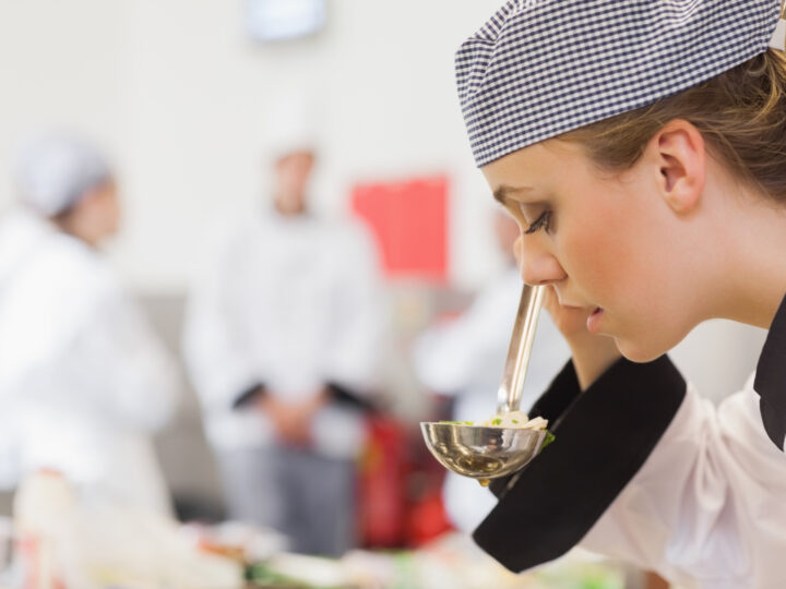 Kariera w turystyce i gastronomii – warszawskie szkoły z bogatą ofertą praktyk