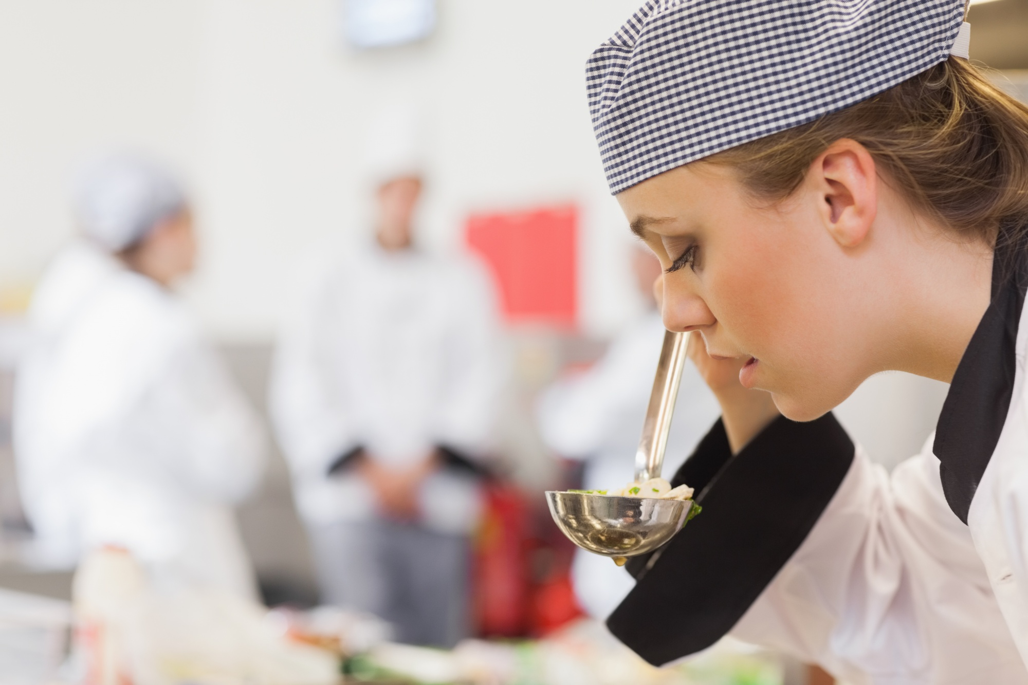 Kariera w turystyce i gastronomii – warszawskie szkoły z bogatą ofertą praktyk
