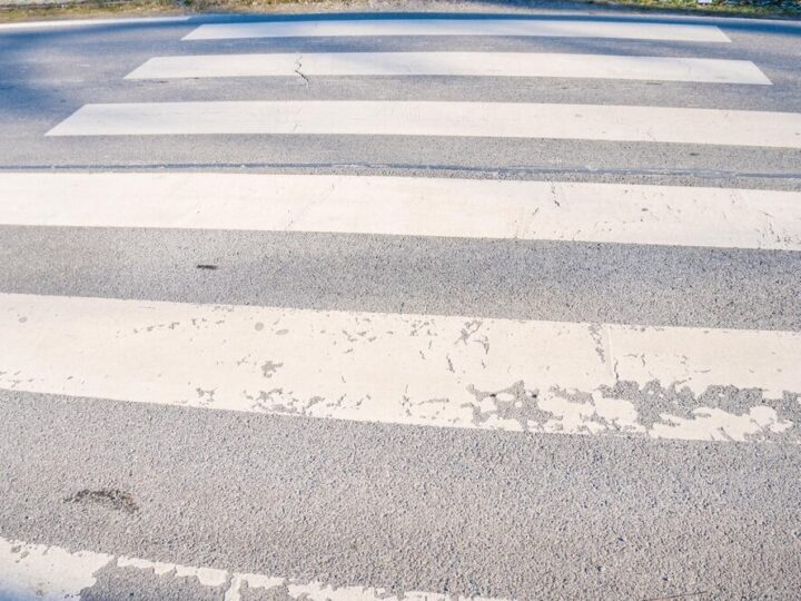 Nowe przejście dla pieszych na Kieleckiej – bezpieczeństwo uczniów na pierwszym miejscu!