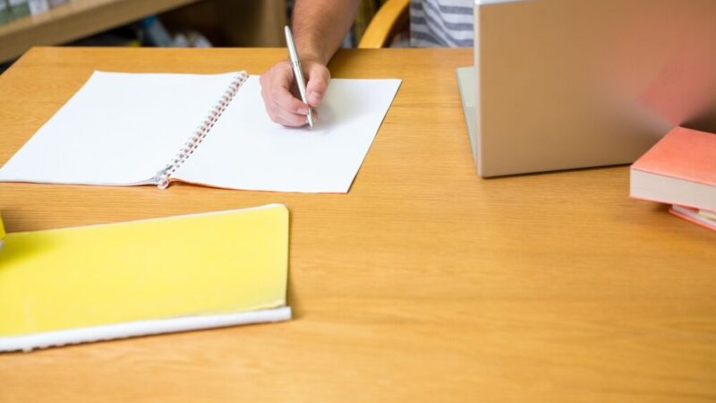 Ostatnia szansa na Sensosmyki: Zmysłowe odkrywanie książek w bibliotece!