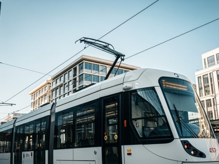 Znikające gniazda milicjantów: jak kiedyś kierowano ruchem w Warszawie