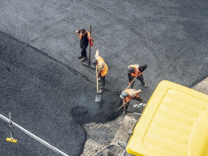 Rewolucja na Wisłostradzie: Nowe krawężniki i lepsza nawierzchnia!