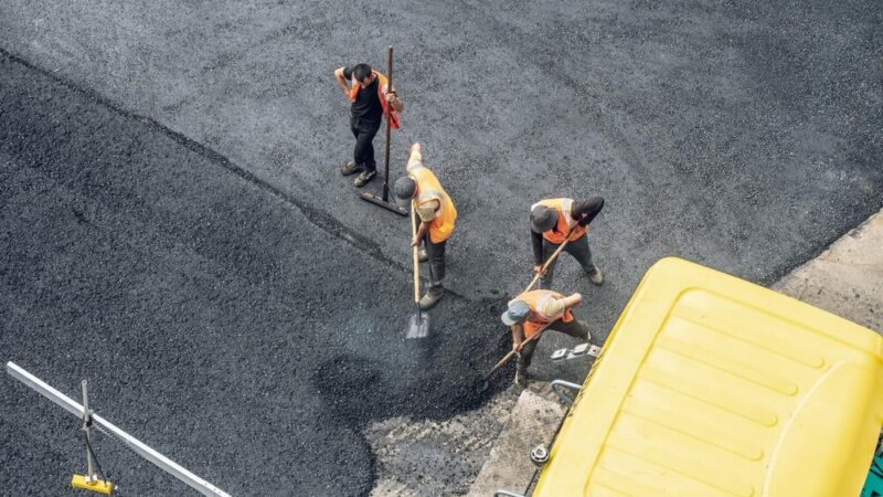 Rewolucja na Wisłostradzie: Nowe krawężniki i lepsza nawierzchnia!